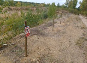 Monitorujeme kvalitu vod na staré skládce sudů v Nelahozevsi