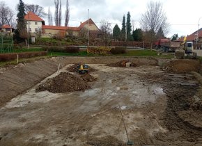 Opravujeme dolní požární nádrž ve Džbánově
